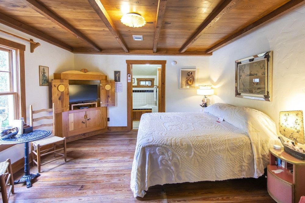 Hibiscus Coffee & Guesthouse Deluxe Suite (Romance) 3