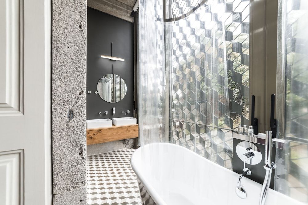 Deep Soaking Bathtub