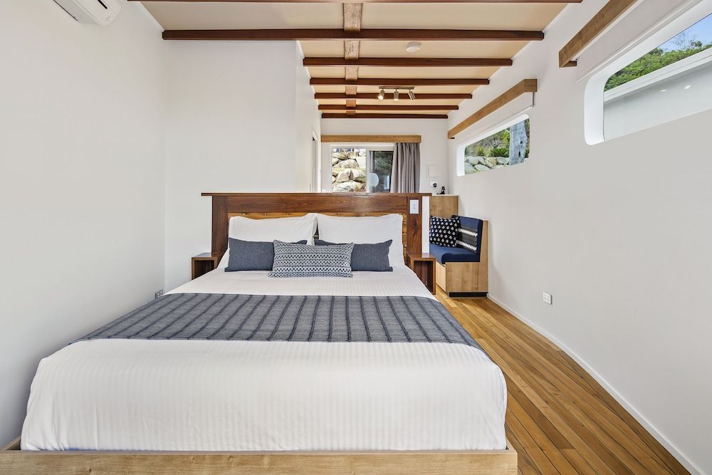 Freedom Shores Boat Bungalow Ocean Class 2