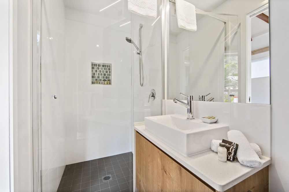 Freedom Shores Boat Bungalow Ocean Class 5