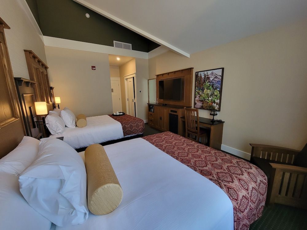 Kilmorey Lodge Standard Double Room, 2 Queen Beds, Mountain View