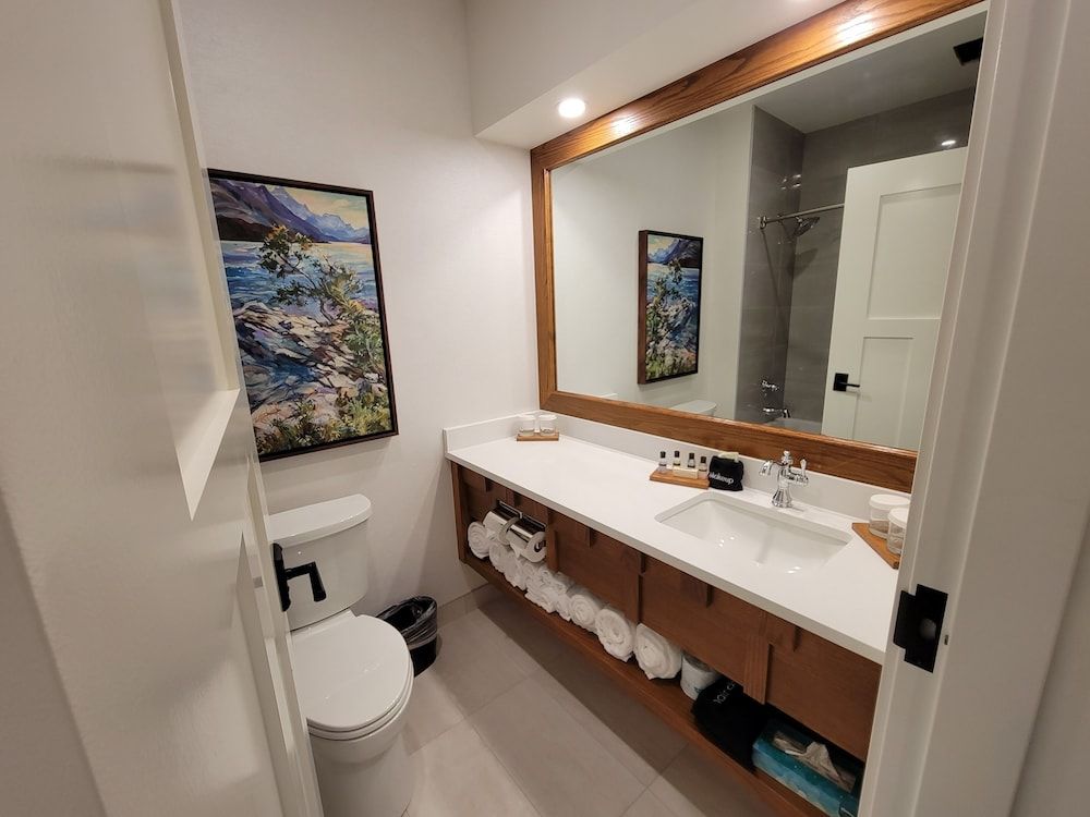 Kilmorey Lodge Standard Double Room, 2 Queen Beds, Mountain View 10