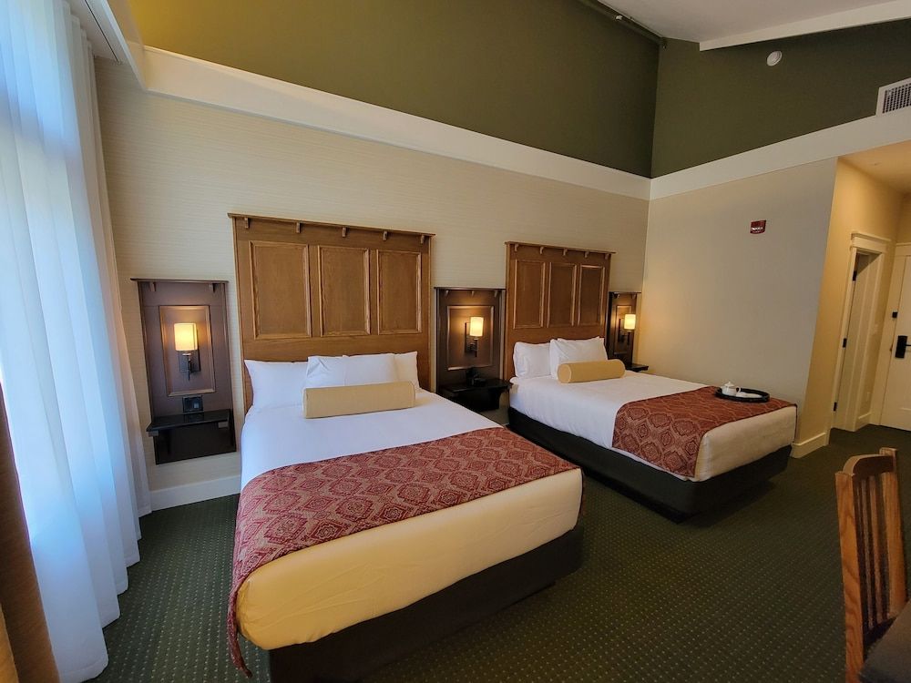 Kilmorey Lodge Standard Double Room, 2 Queen Beds, Mountain View 2