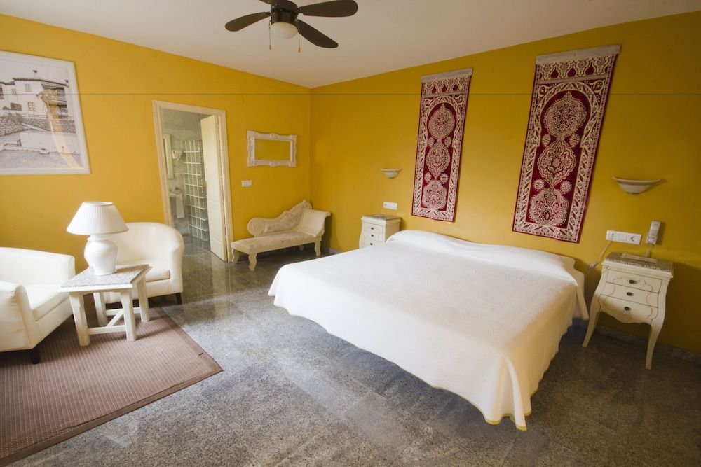 Suite, Jetted Tub