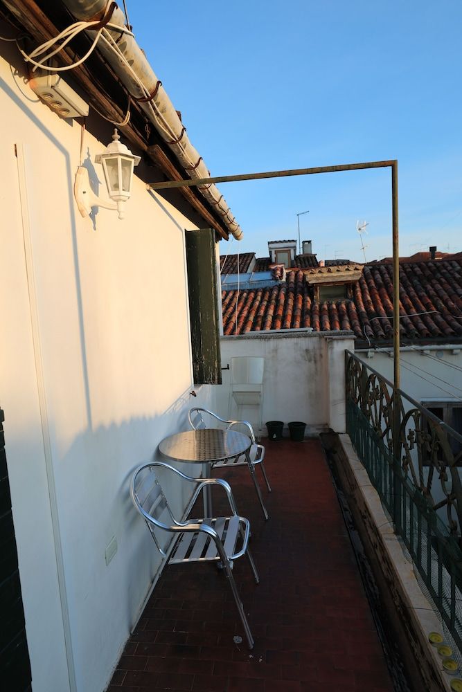 Lovely Apartment In Venice Superior Double or Twin Room, Balcony 3