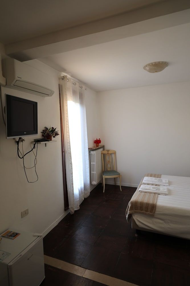 Lovely Apartment In Venice Superior Double or Twin Room, Balcony 9