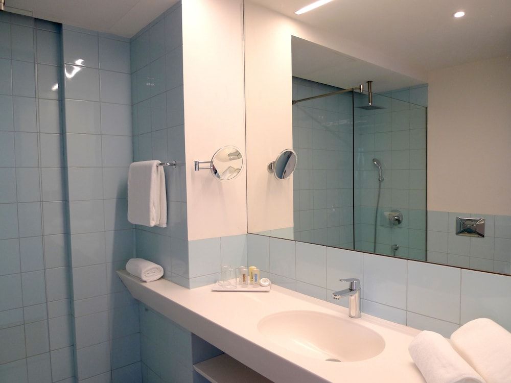 Bossa Nova Beirut Hotel Deluxe Room, 1 King Bed, Balcony 5