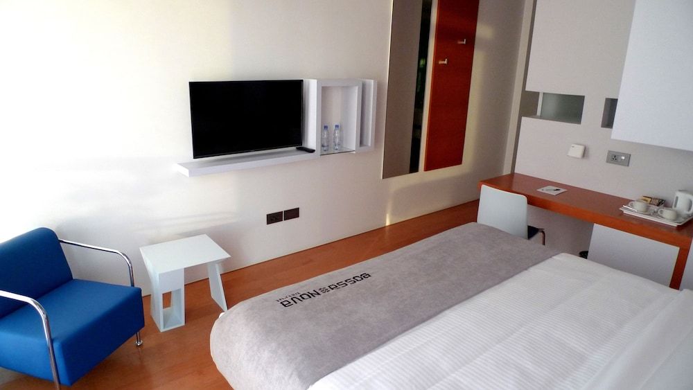 Bossa Nova Beirut Hotel Deluxe Room, 1 King Bed, Balcony 2