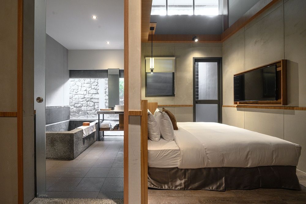 Queen Room with Garden View