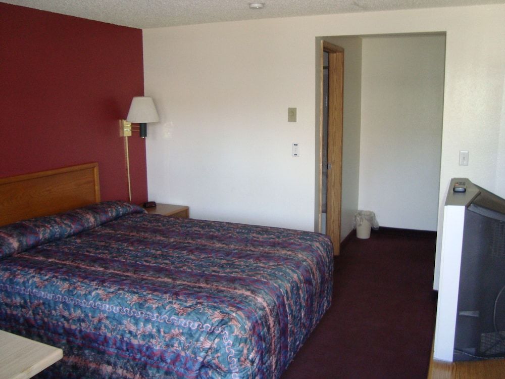 Willow Springs Motel Room, 1 Queen Bed