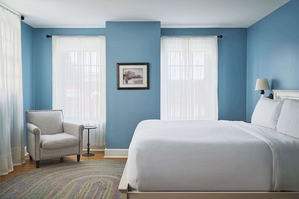 Room, 1 King Bed, Corner