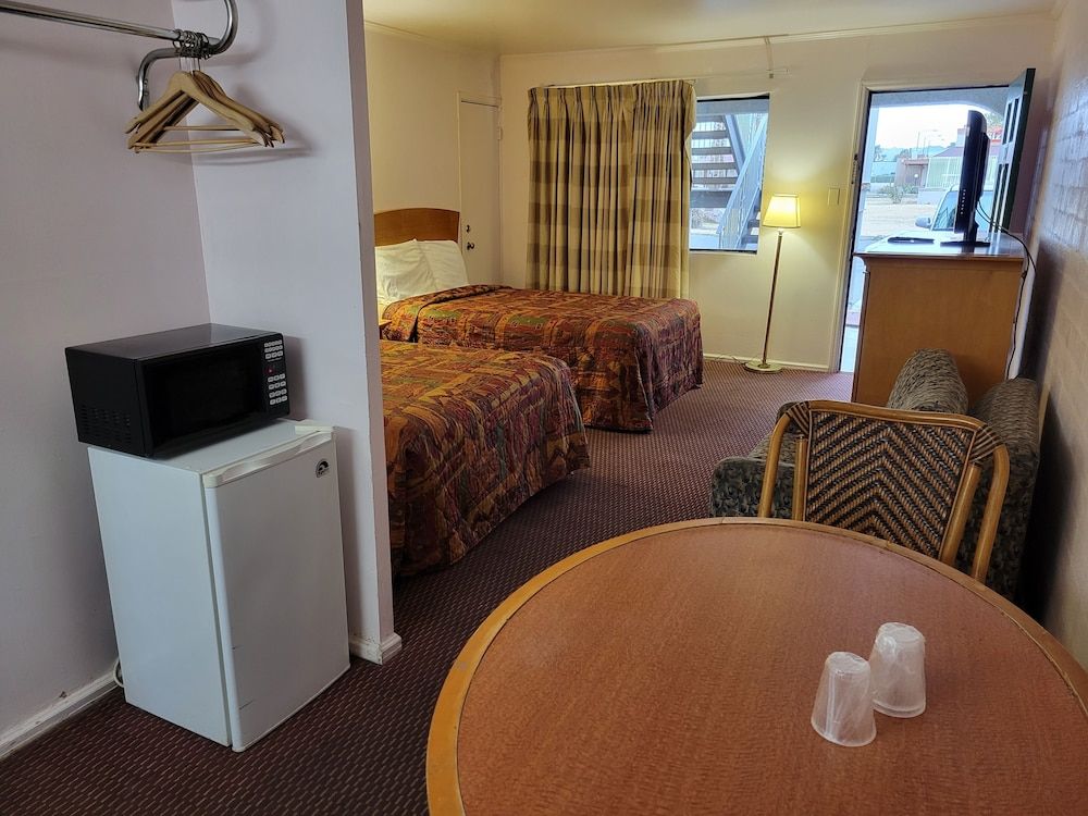 Emerald Inn & Lounge Room, 2 Double Beds 2