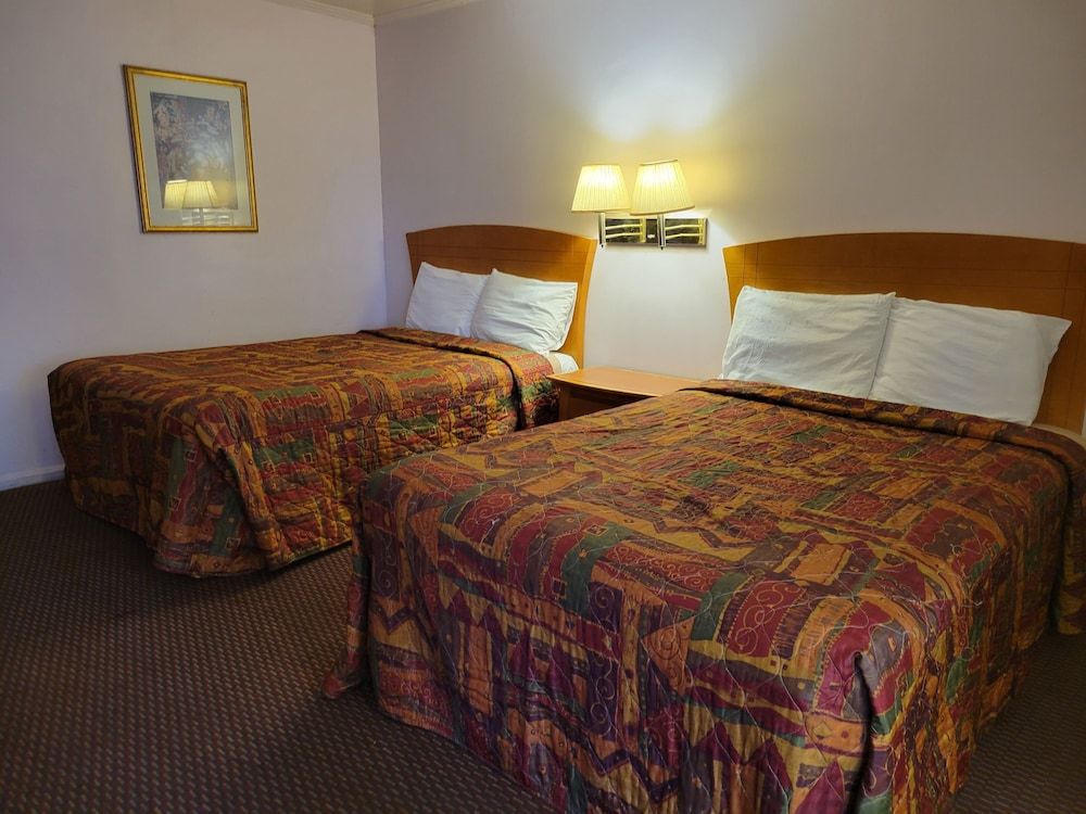 Emerald Inn & Lounge Room, 2 Double Beds