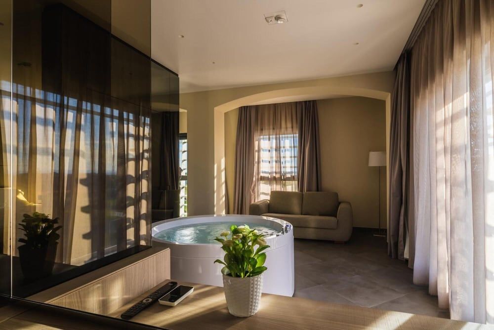 Salina Hotel Studio Suite 6