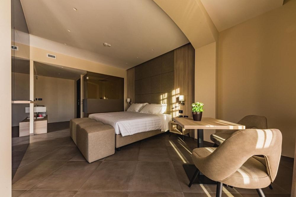 Salina Hotel Studio Suite 3