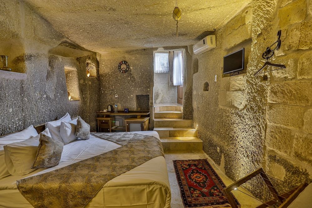 Sah Saray Cave Suites Halal Hotel Deluxe Double or Twin Room, 1 Bedroom, Non Smoking, Courtyard View 4