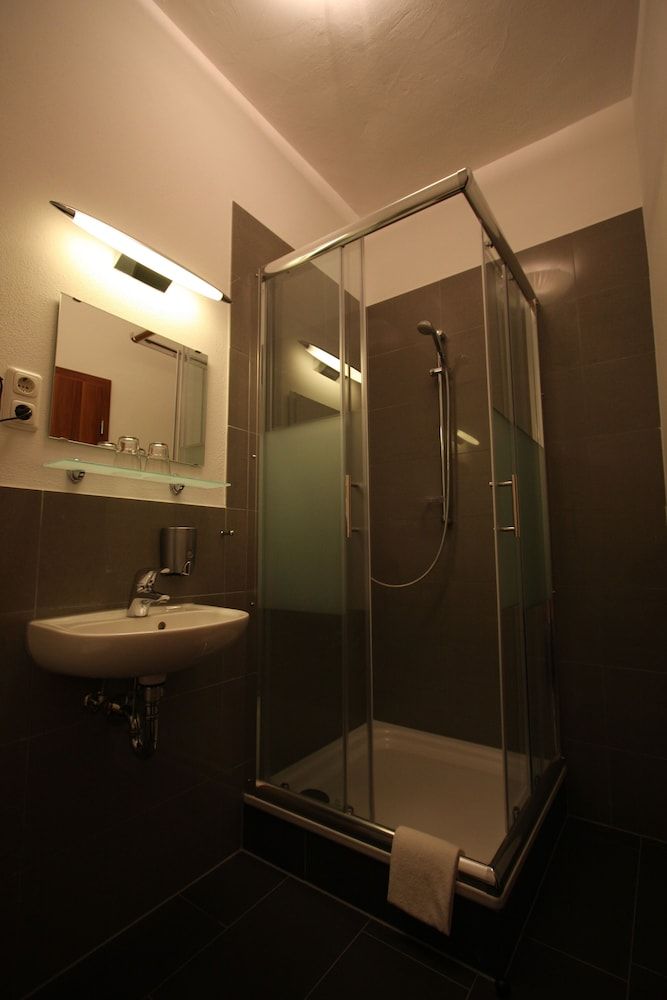 Stadthotel Kleiner Berg Standard Double Room 5