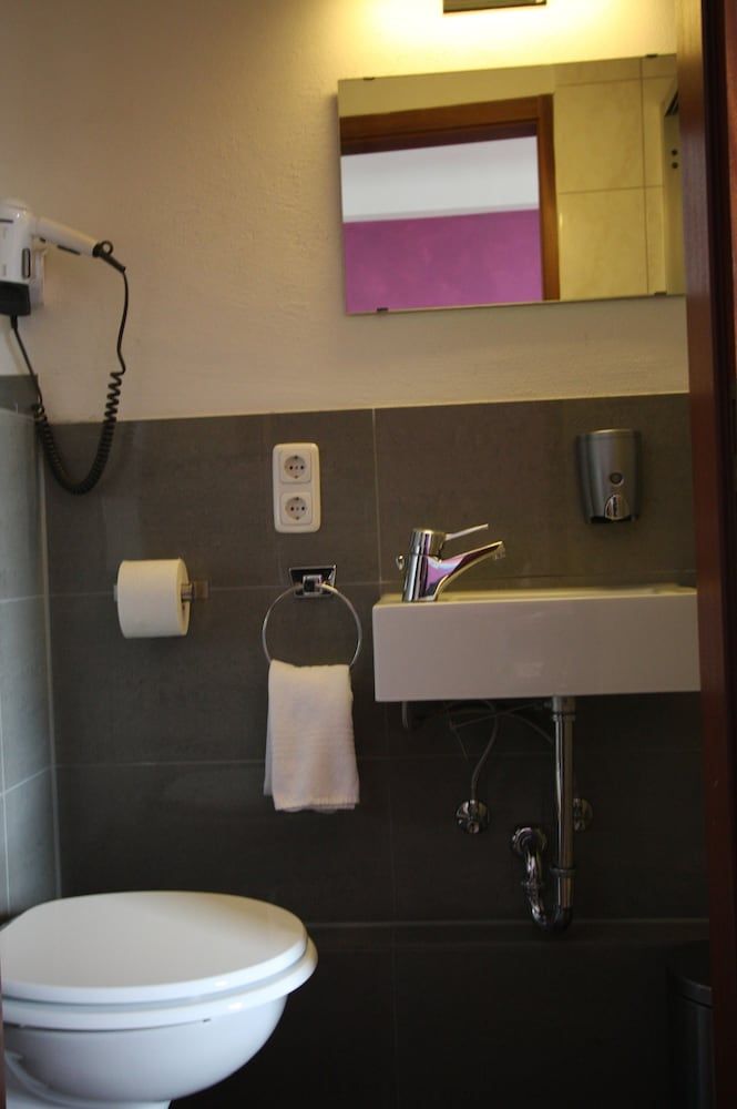 Stadthotel Kleiner Berg Standard Double Room 6