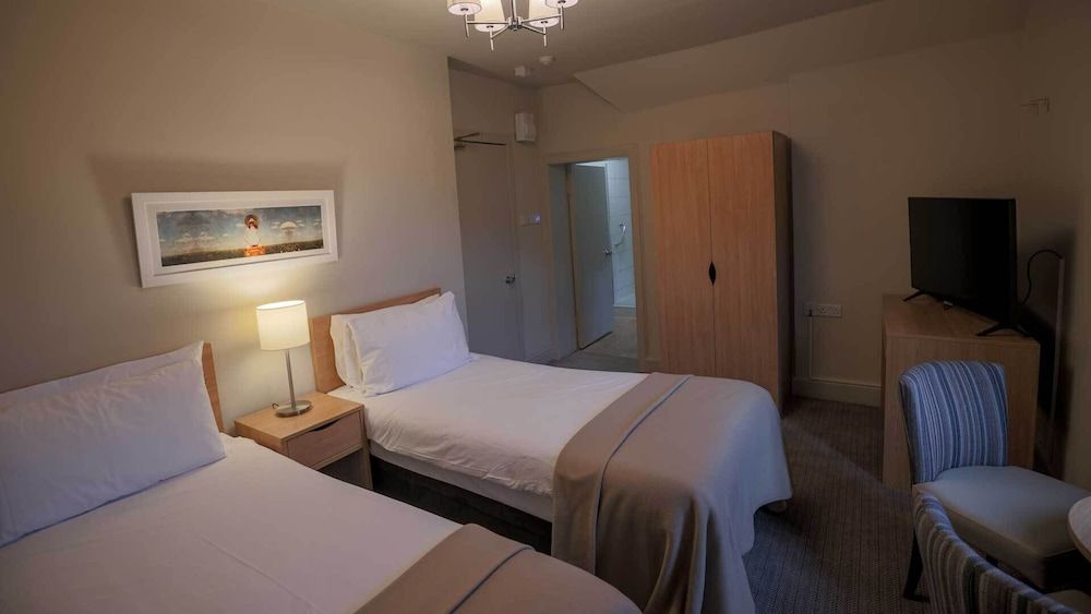 Classic Twin Room, Lake View