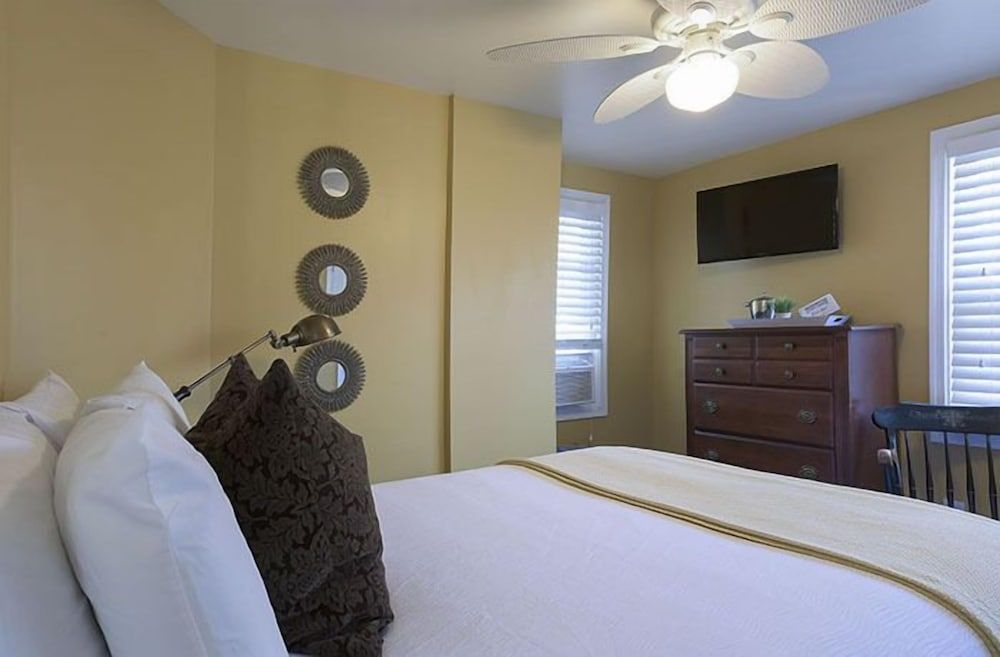 Room (24)