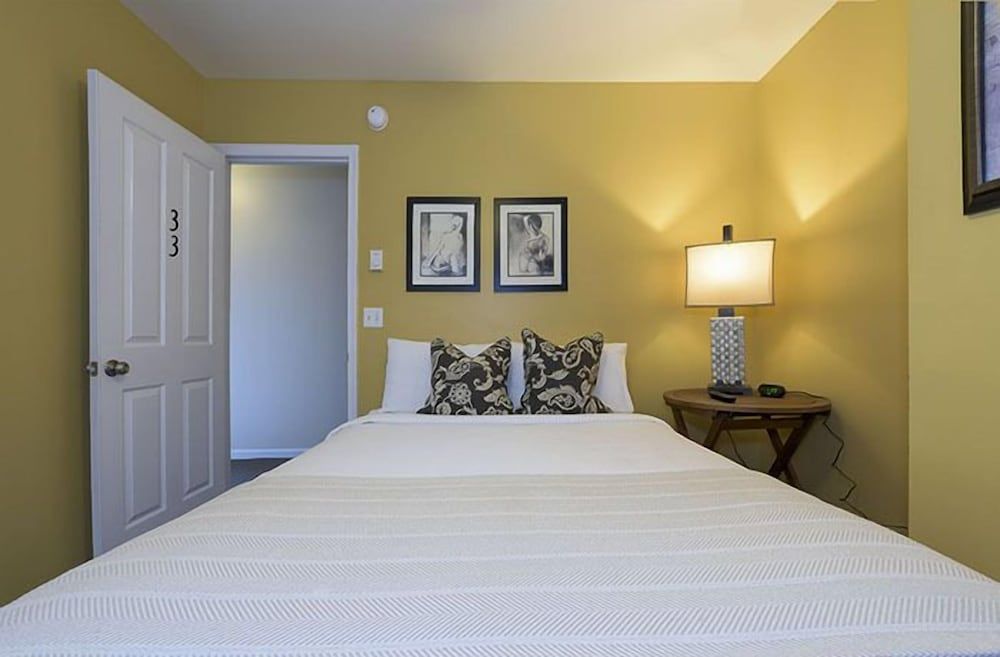 Room (33)
