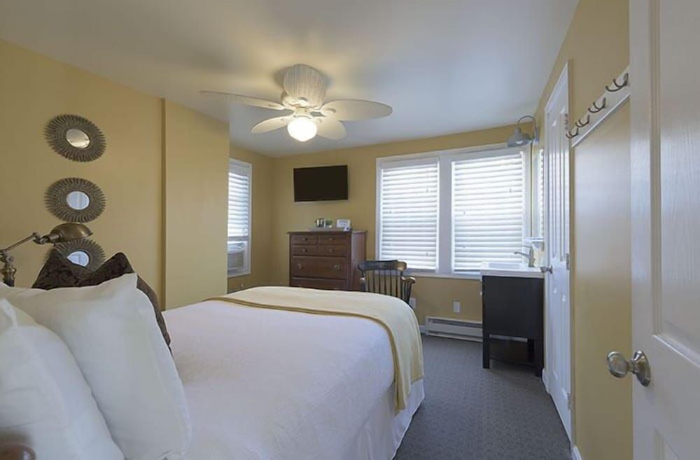 Room (24)