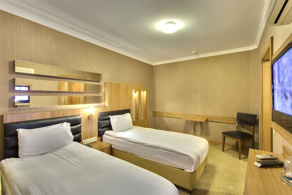 undefined Hotel Antroyal 3