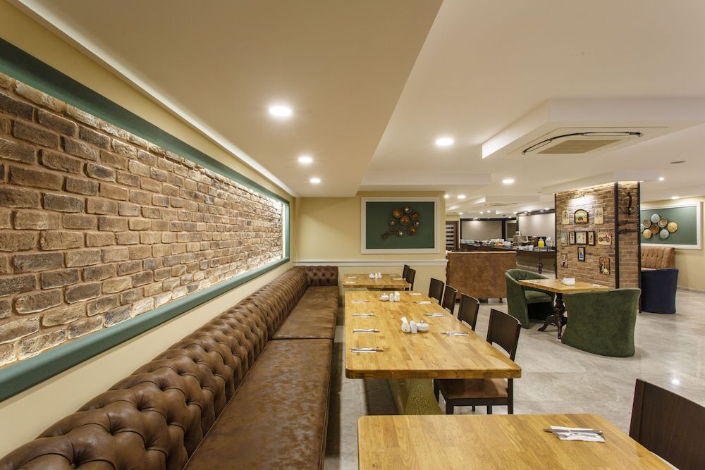 undefined Hotel Antroyal 8