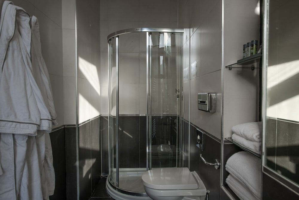 62 Castle Street Executive Suite, 1 King Bed 5