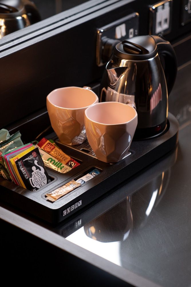 62 Castle Street Executive Suite, 1 King Bed 7