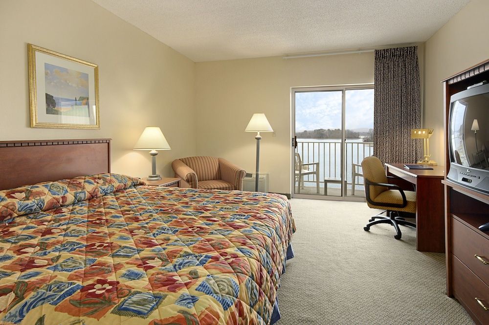 Room, 1 King Bed, Non Smoking, Lake View