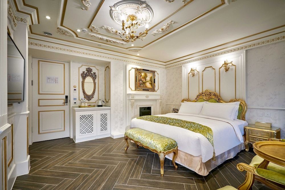 Sun Moon Lake Queen Castle Hotel Exclusive Double Room, 1 King Bed, Non Smoking, Mountain View 3