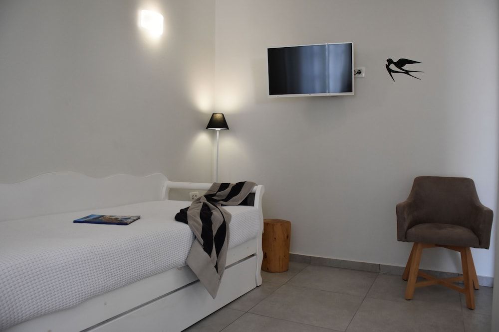 De_naxia Suites Superior Apartment, Hot Tub 15