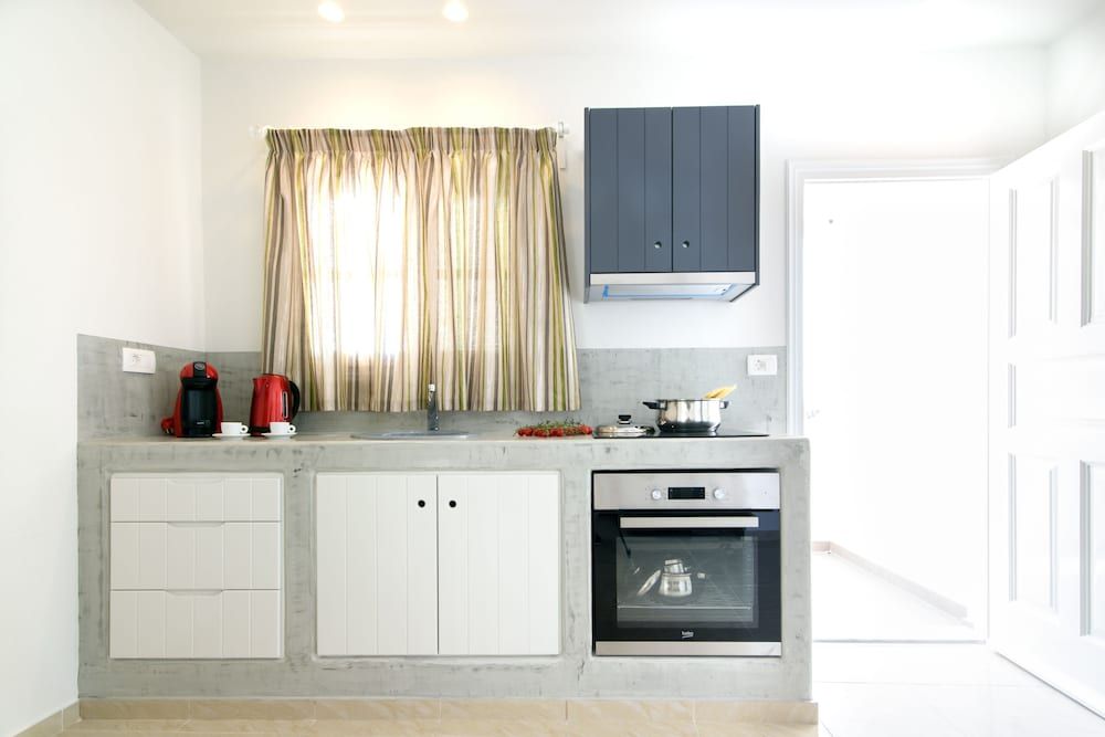 De_naxia Suites Superior Suite, Hot Tub 7