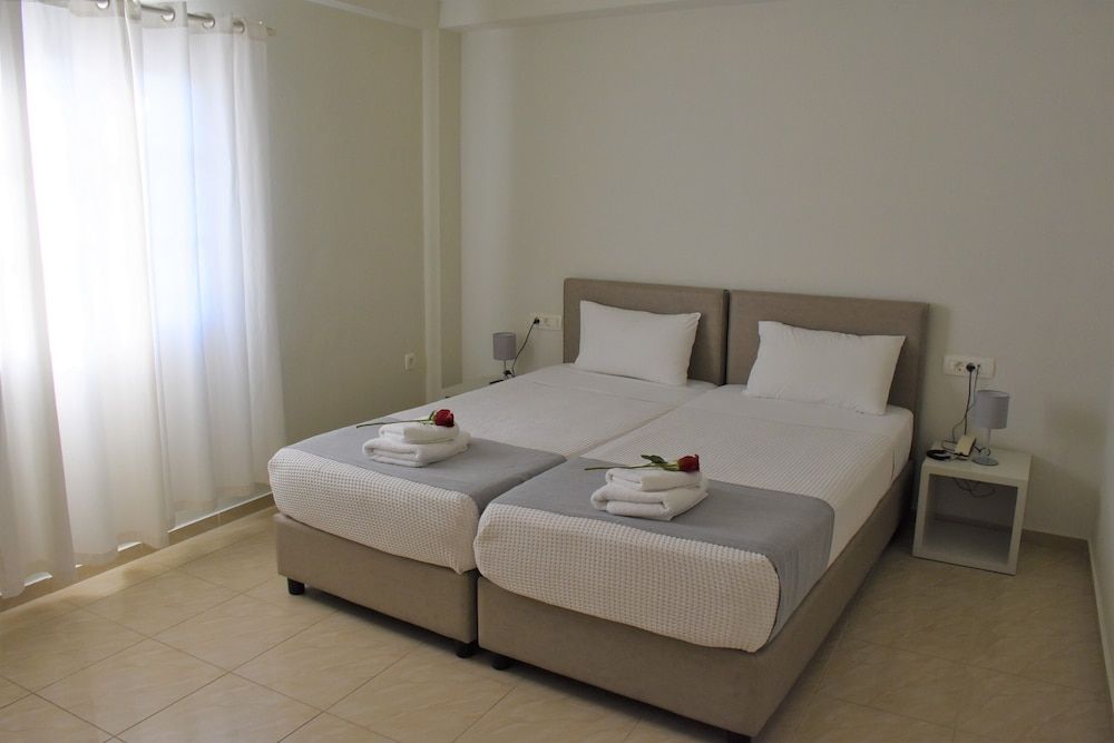 De_naxia Suites Superior Suite, Hot Tub 2