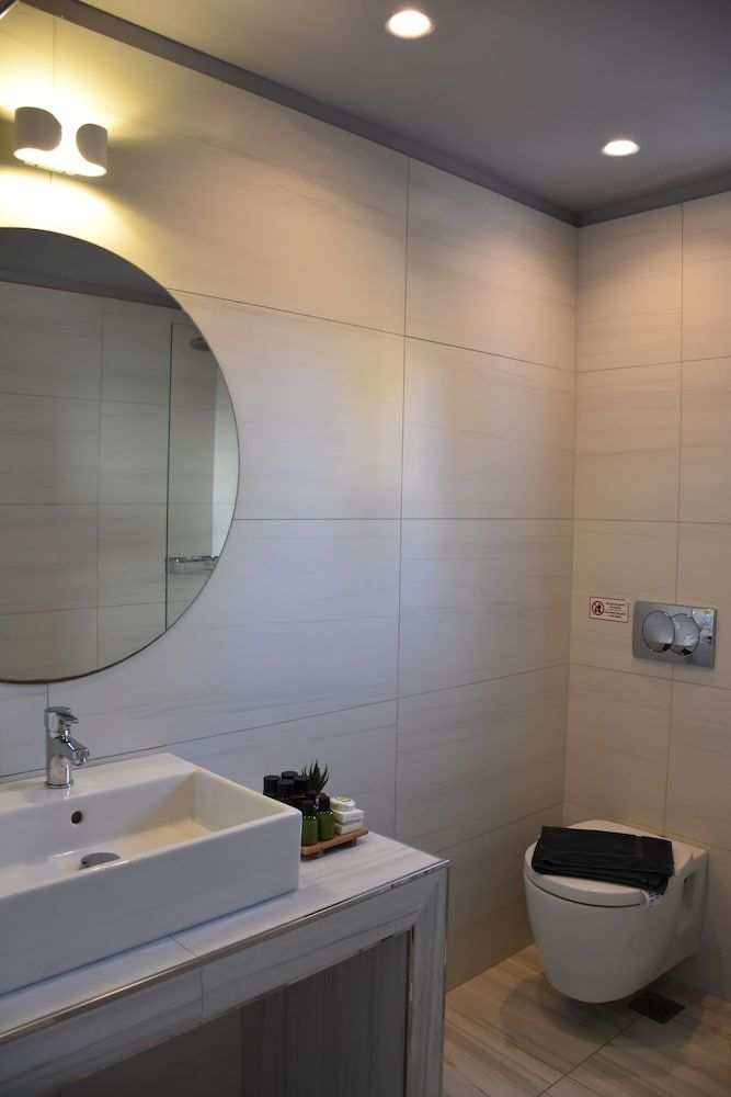 De_naxia Suites Superior Suite, Hot Tub 5