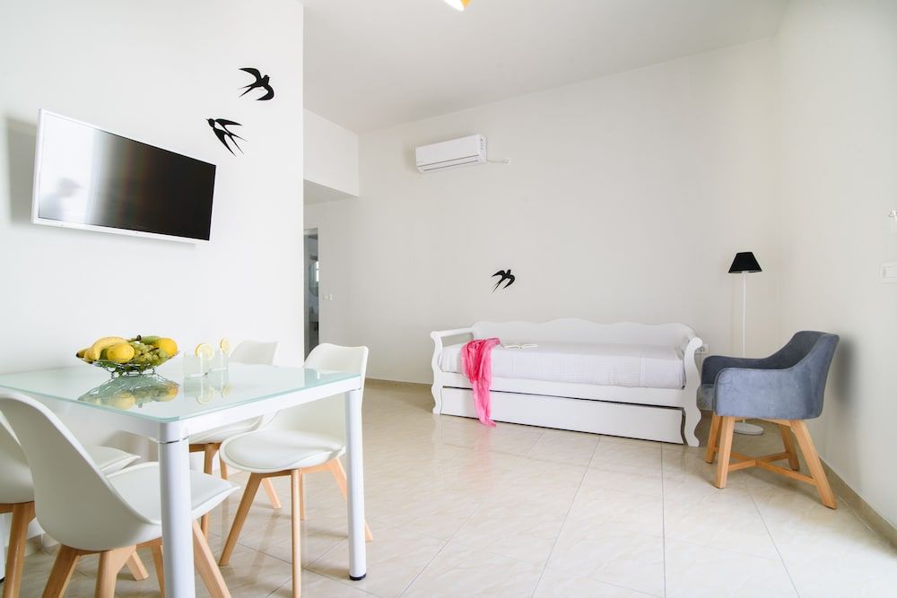 De_naxia Suites Superior Apartment, Hot Tub 7