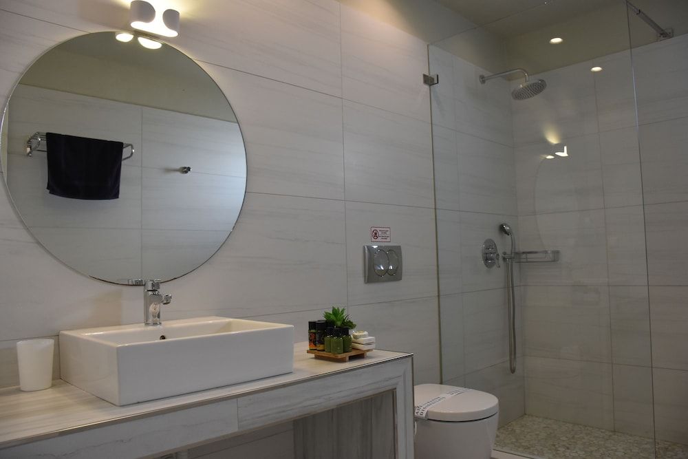 De_naxia Suites Superior Apartment, Hot Tub 9