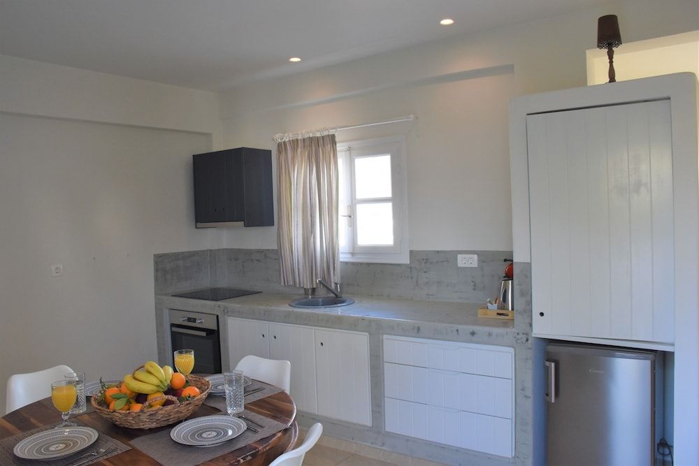 De_naxia Suites Superior Suite, Hot Tub 8