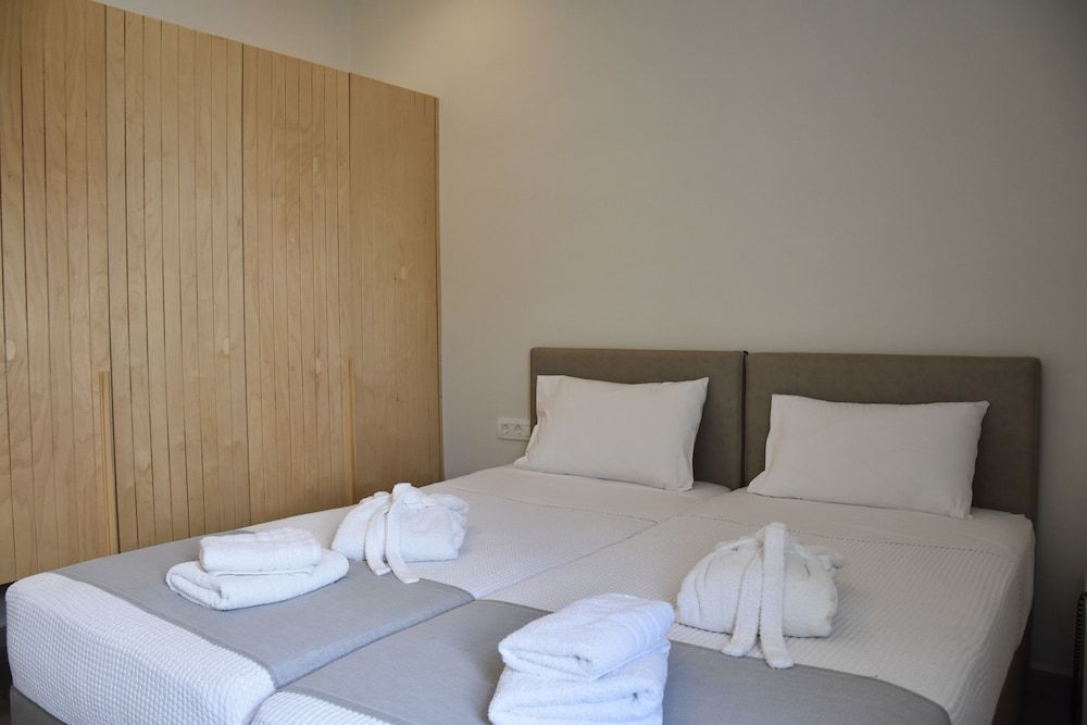 De_naxia Suites Superior Apartment, Hot Tub