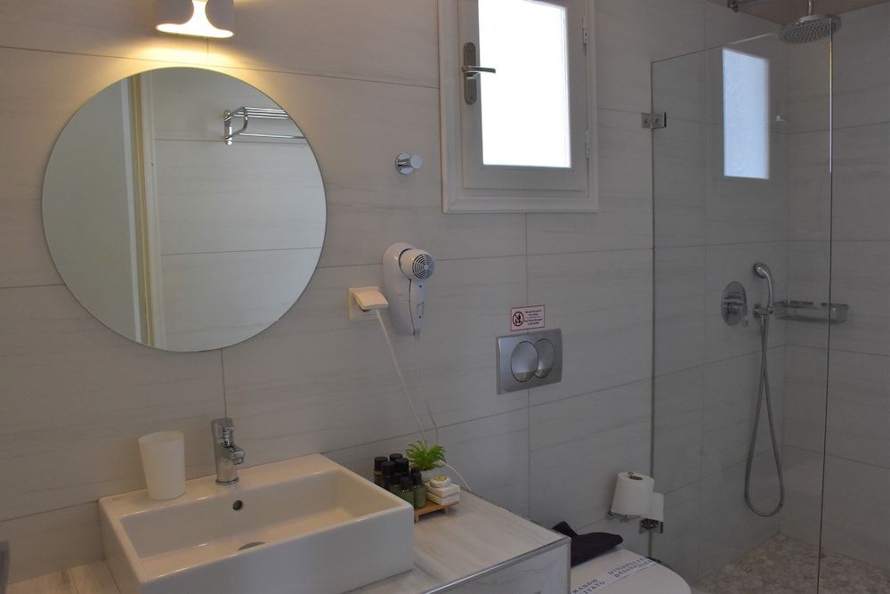 De_naxia Suites Superior Apartment, Hot Tub 11