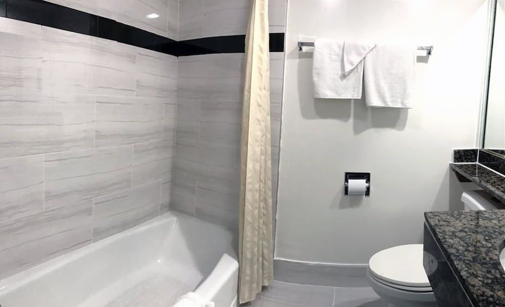 Starlight Inn Canoga Park Room, 2 Bedrooms, Accessible 5