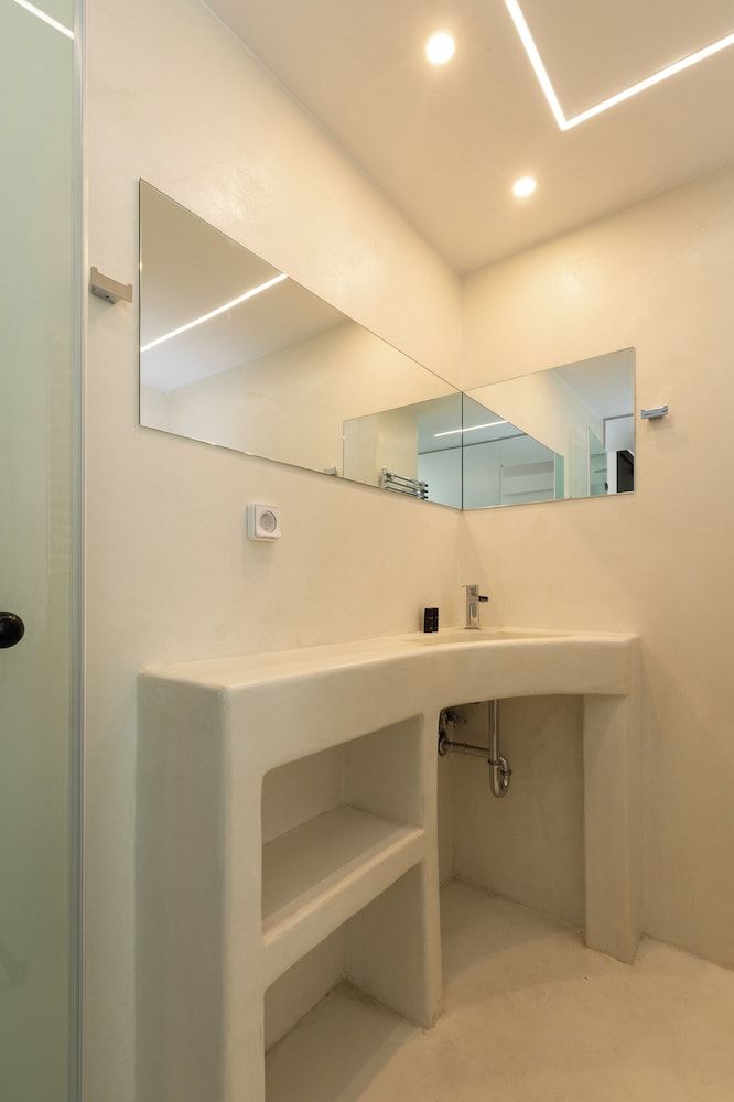 The Fountain Athens Standard Double Room, 1 King Bed 5