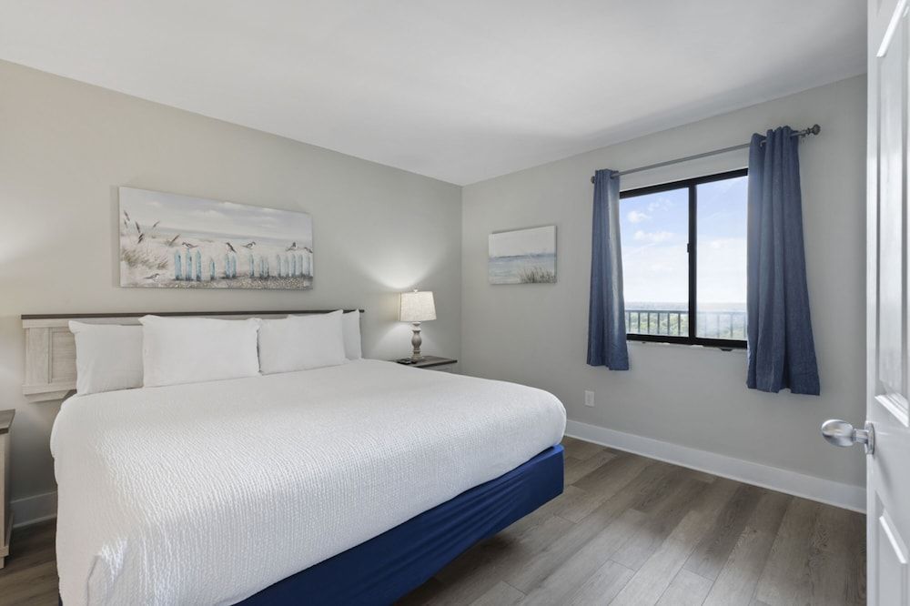 Signature Condo, 1 Bedroom, Balcony, Beachside