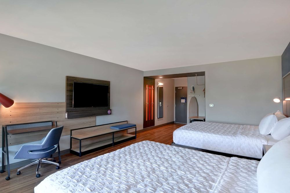 Room, 2 Queen Beds, Accessible (Mobility & Hearing, Roll-In Shower)