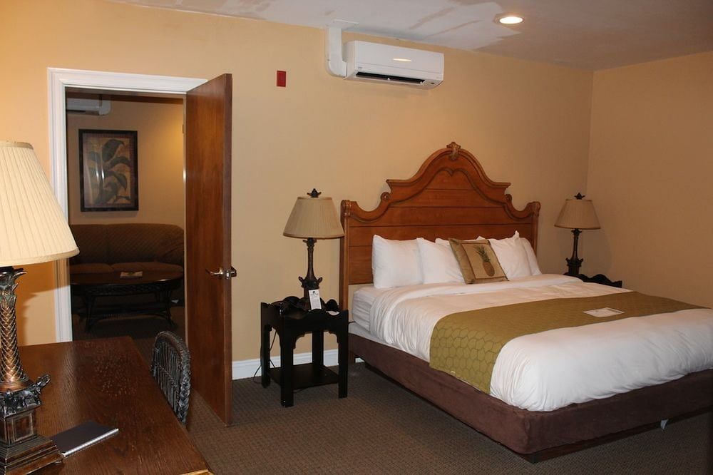 Standard Room, 1 Queen Bed, Non Smoking (Upper Floor, not pet friendly)