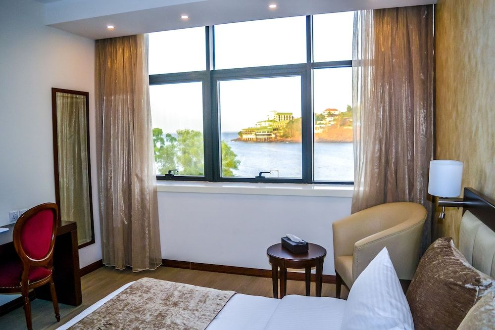 Mamba Point Hotel Freetown Deluxe Double Room, Sea View 2