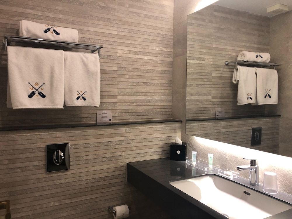 Mamba Point Hotel Freetown Deluxe Double Room, Sea View 5