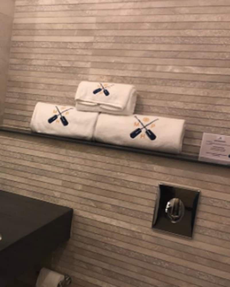 Mamba Point Hotel Freetown Business Suite, Sea View 3