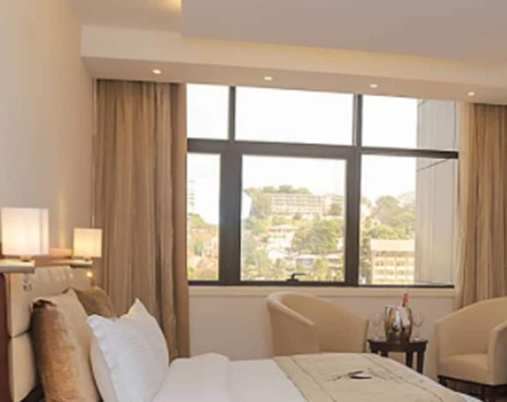 Mamba Point Hotel Freetown Business Suite, Sea View 4